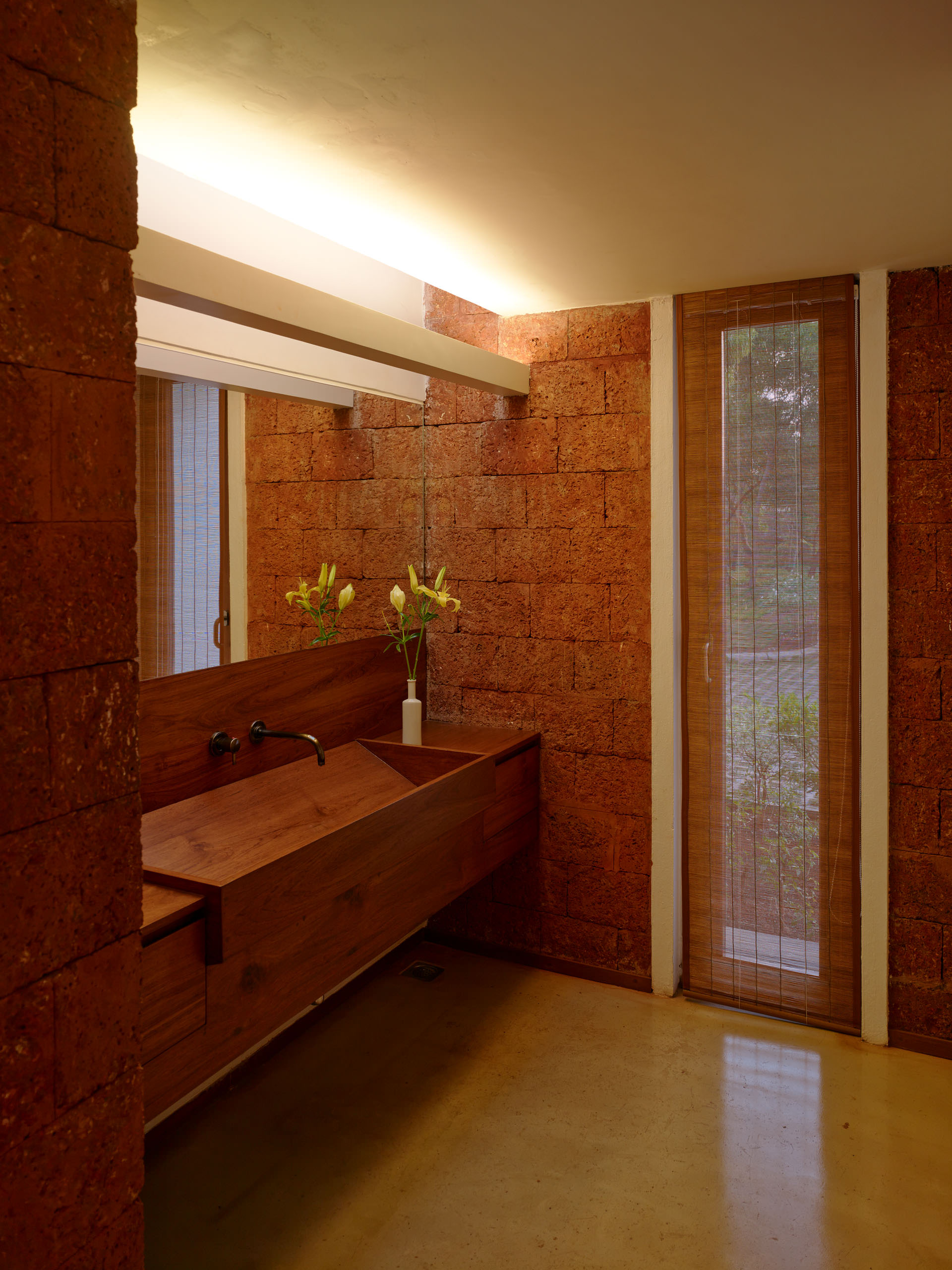 E13430 ALPA 036820 j2560